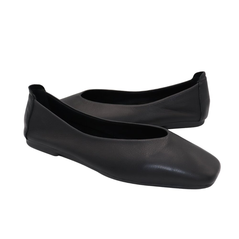 Avah Black leather Flats